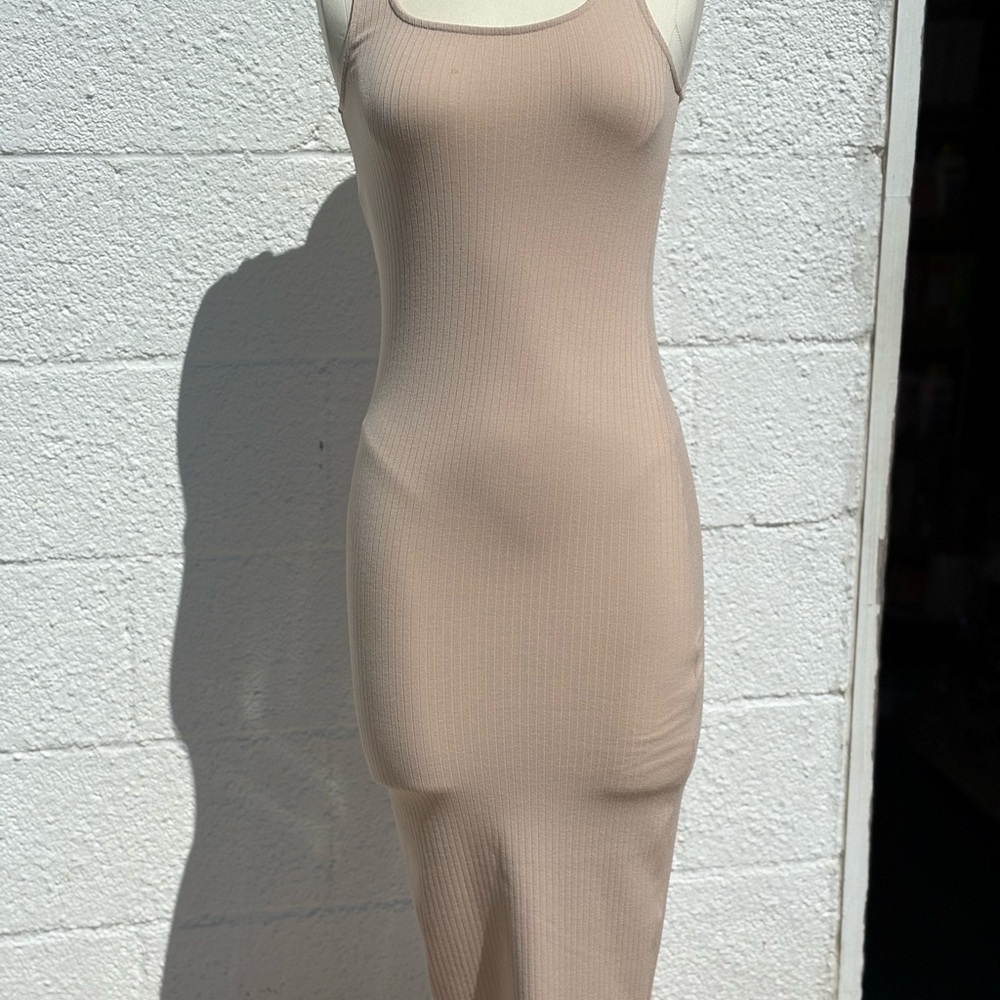 Elegant Beige Sleeveless Dress